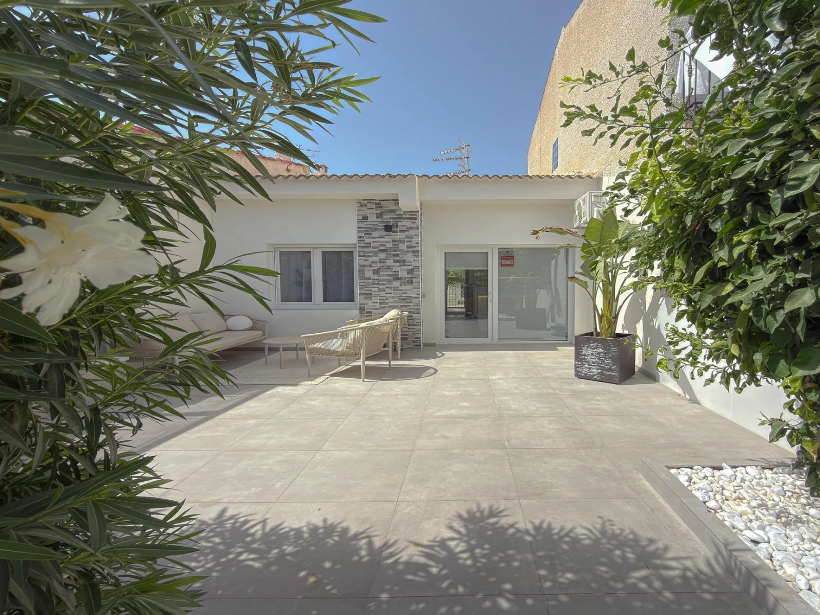 Bungalow w Torrevieja, dwa duże tarasy, basen na osiedlu