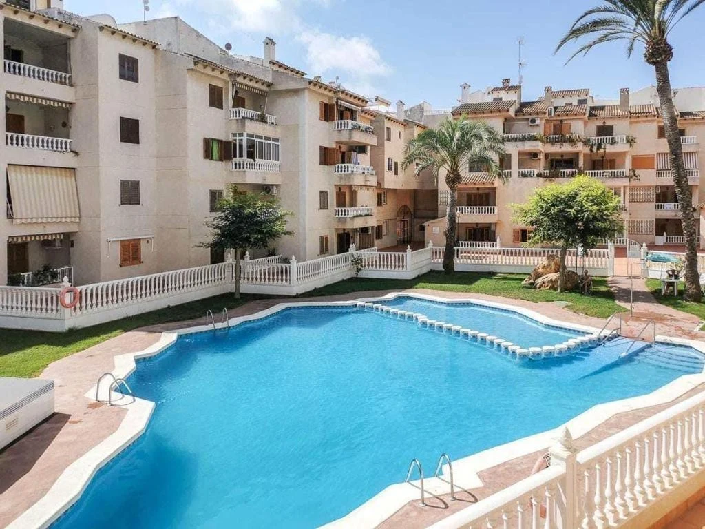 Mieszkanie na sprzedaż – Torrevieja (Playa de los Locos), ref RXN010