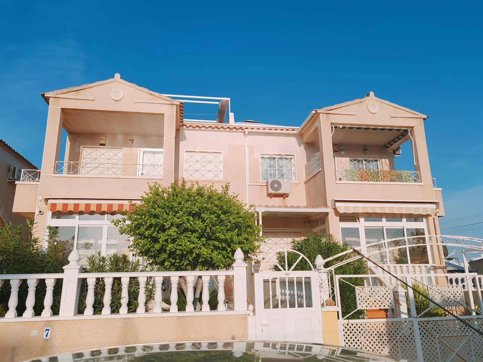 Bungalow w La Chismosa, Orihuela Costa, solarium i taras 47 m²