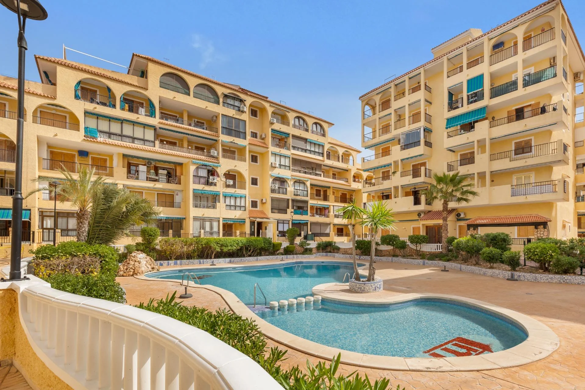 Mieszkanie w La Mata z garażem i basenem, 400 m od plaży, Torrevieja